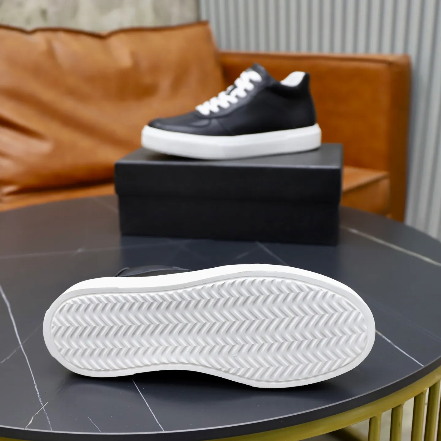 Ex-factory price: 460💰🙅‍♂️🙅‍♂️🙅‍♂️ Brand: PRADA Standard code: 38–44 (45 can be customized) Grade: Same as the official website Material: Original cowhide fabric Comfortable pigskin lining Lightweight wear-resistant outsole Style category: Men's fashionable casual shoes and boots Running sneakers Distinguished luxury brand elements Top luxury Color: actual picture color